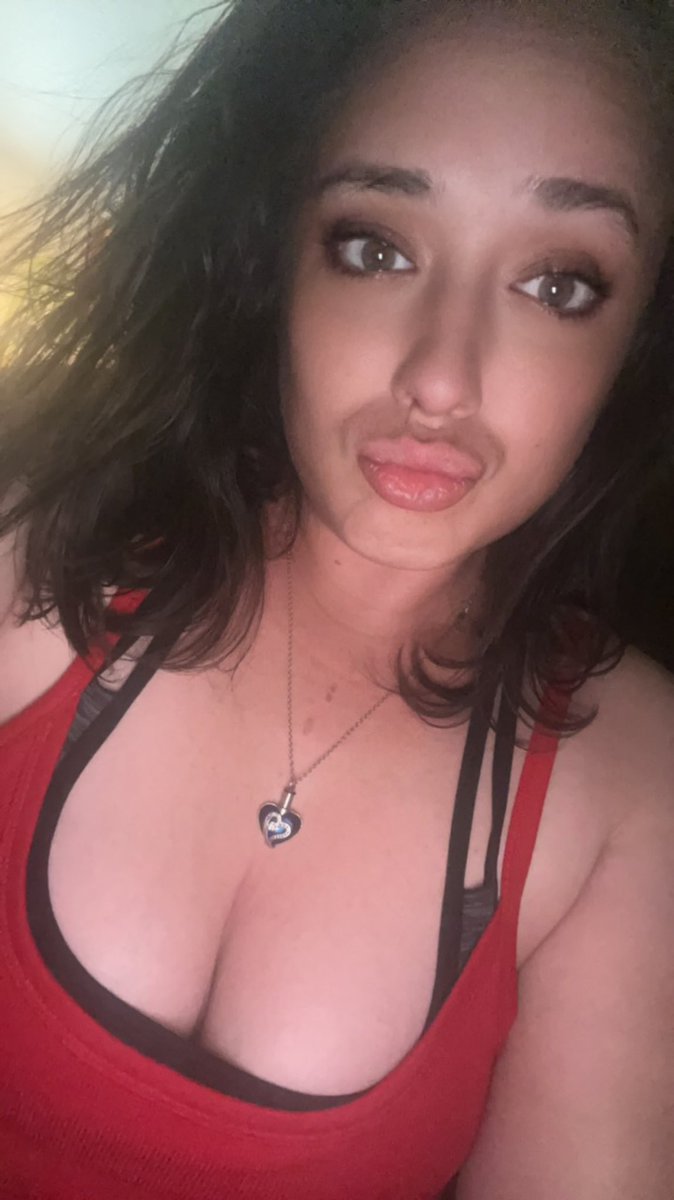 HannahThic's tweet photo. Just bored... https://t.co/aBvnIu102l
