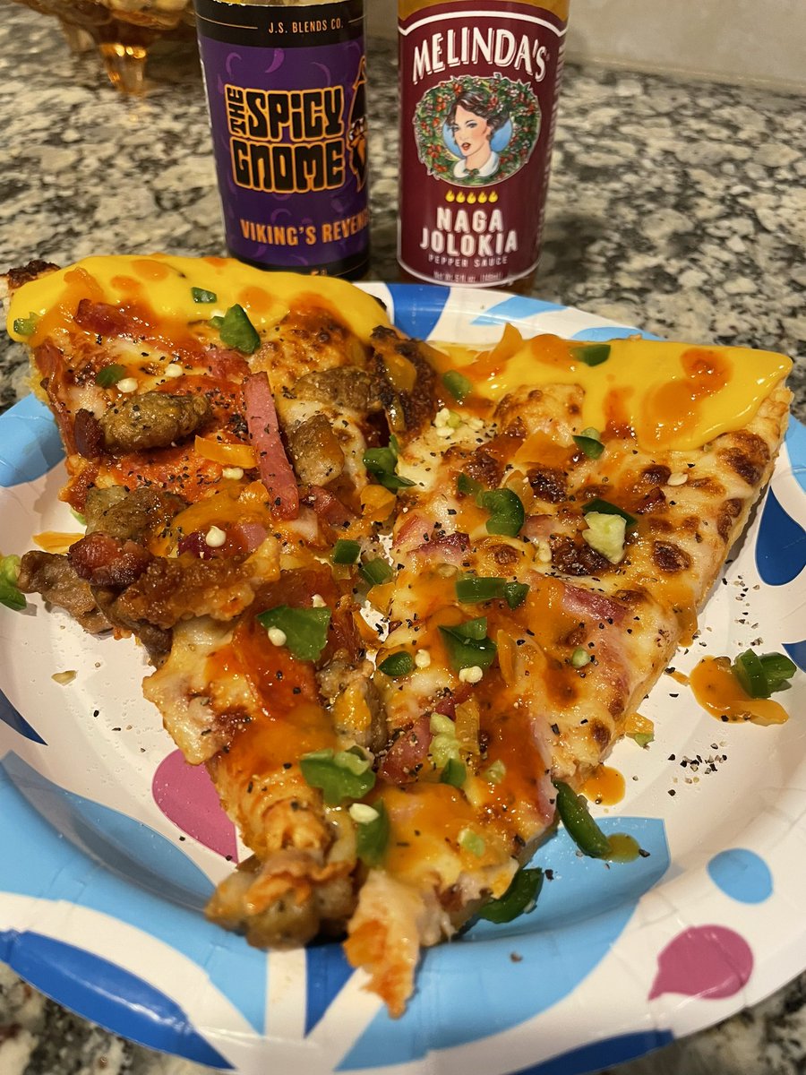 Well, <a href="/pizzahut/">Pizza Hut</a> has redeemed themselves.  Whoever worked the shift tonight, killed it 👊🏼💥
<a href="/melindasfoods/">Melinda's Hot Sauce</a> <a href="/thespicygnome/">The Spicy Gnome™</a>