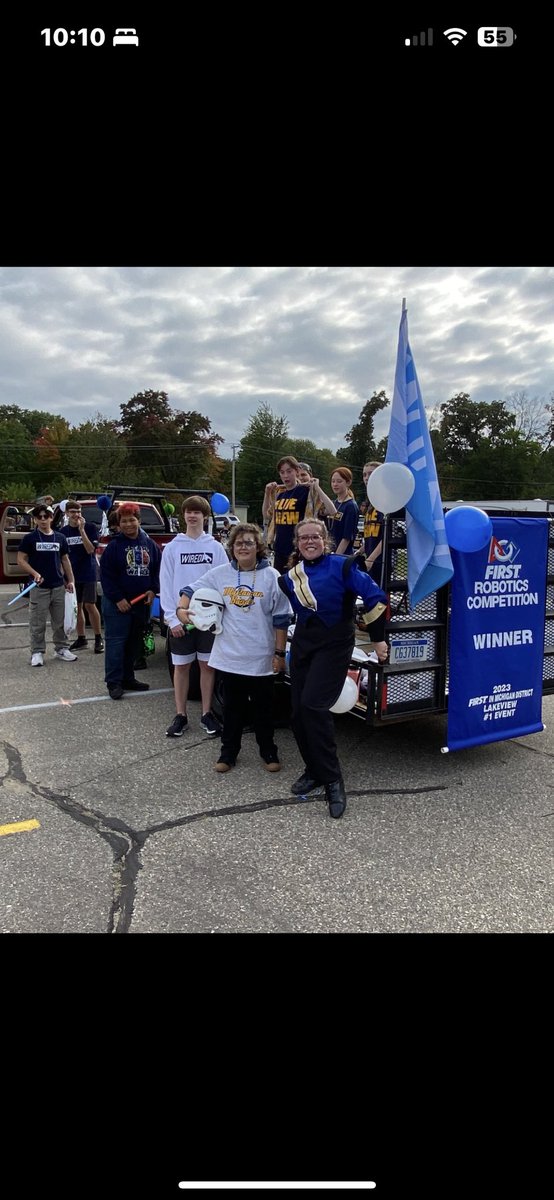 FRC5675's tweet photo. This past Friday our team celebrated HomeComing with a float in our parade. It was great to meet all of our new teammates!
#GoWildcats 💙💛🦾 https://t.co/k6qLy1dhBE