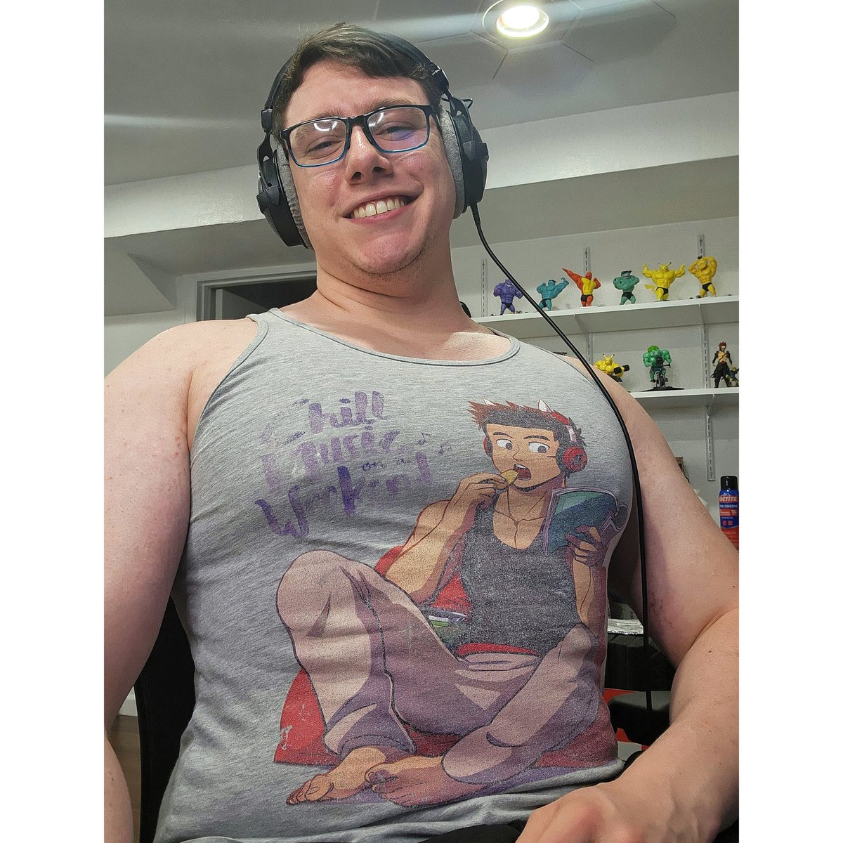 Calilum_'s tweet photo. Representing that @MondoArt1 gear tonight for stream!  This is a much lived shirt of many years now that I'm soon to our grow!!!
I'll need a new one soon!

Live On Twitch Now!
https://t.co/61Qt1HvKzq

#chestday #chestgrowth #musclegrowth https://t.co/RjvMry6loA