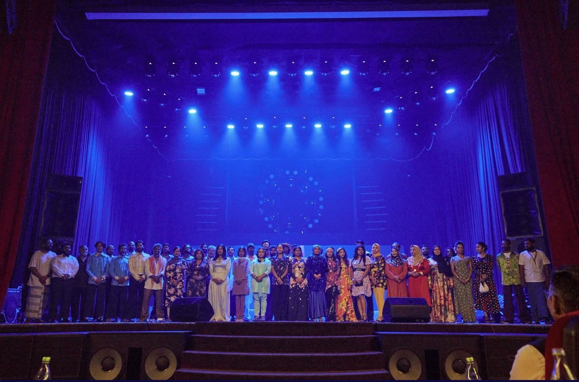 yumna_maumoon's tweet image. ސަރުކާރު ބަދަލުވި ނަމަވެސް ޤާނޫނާއި  އެއްގޮތަށް ސަގާފީ ތަރިކަ ރައްކާތެރިކުރެވި، ސަގާފީ ފަތުރުވެރިކަމާއި ފަންނުވެރިކަމުގެ  ދާއިރާ ކުރިއަރުވުމުގެ މަސައްކަތްތައް ކުރެވިގެން  ދާނެ ކަމަށް އަޅުގަނޑު އުއްމީދު ކުރަން.
#CulturalHeritage 
#CulturalTourism
#ArtsDevelopment