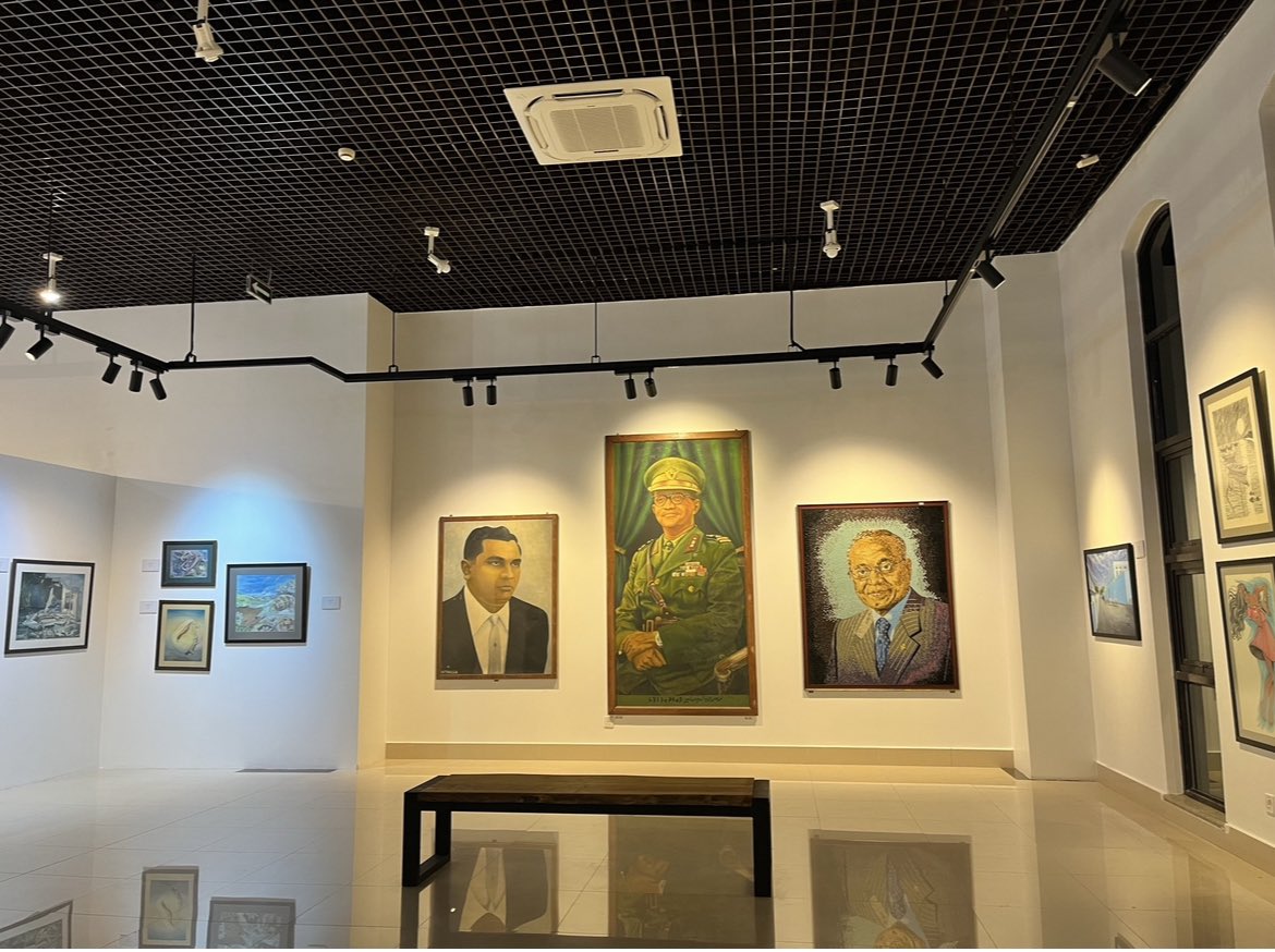 yumna_maumoon's tweet image. ސަރުކާރު ބަދަލުވި ނަމަވެސް ޤާނޫނާއި  އެއްގޮތަށް ސަގާފީ ތަރިކަ ރައްކާތެރިކުރެވި، ސަގާފީ ފަތުރުވެރިކަމާއި ފަންނުވެރިކަމުގެ  ދާއިރާ ކުރިއަރުވުމުގެ މަސައްކަތްތައް ކުރެވިގެން  ދާނެ ކަމަށް އަޅުގަނޑު އުއްމީދު ކުރަން.
#CulturalHeritage 
#CulturalTourism
#ArtsDevelopment