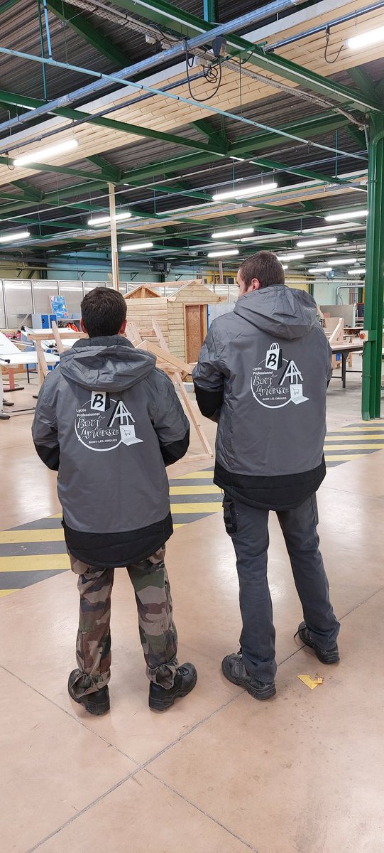 Nos apprentis bac pro technicien constructeur bois et commerce-vente <a href="/lpbort/">LPBORT</a> porteront haut nos couleurs en entreprise ! Merci au <a href="/CfaLimousin/">CFA Académique du Limousin</a> pour son accompagnement financier qui permet l'achat de ces équipements ! <a href="/aclimoges/">Académie de Limoges</a> <a href="/DSDEN19/">DSDEN de la Corrèze</a>  <a href="/NvelleAquitaine/">Nouvelle-Aquitaine</a>