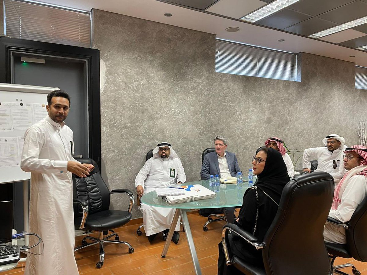 arca_kau's tweet photo. استقبلت ادارة شؤون المراكز البحثية وفد هيئة المساحة الجيولوجية في رحاب الجامعة وذلك لتفعيل سبل التعاون من خلال زيارة عدد من المراكز البحثية المتخصصة في مجال الذكاء الاصطناعي وعلم الجيولوجيا والاستفادة من ممكنات النجاح المتوفرة بالجامعة. https://t.co/YJQWqsb1ow