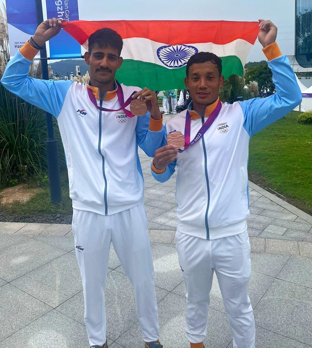AmitShah's tweet photo. Well done Arjun Singh and Sunil Singh. 
With an exemplary show of synergy and teamwork, you have won the Bronze medal🥉in the Men's Canoe Double 1000m at #AsianGames2022. My best wishes for your future endeavors. https://t.co/MiHDARJr6V