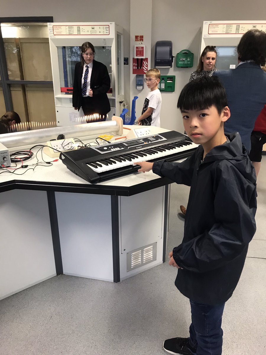 laurayee18's tweet photo. @MPSClass10 @MapplewellSch @DeltaDarton   28 September 2023 Darton Academy Open Evening! with my youngest boy Jeffery

My eldest boy Thomas have been brilliant walking us round the big school as a tour guide! 

We have enjoyed every minute while we were there. https://t.co/h6n0OOYH9j