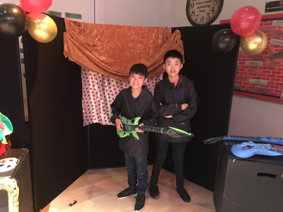 laurayee18's tweet photo. @MPSClass10 @MapplewellSch @DeltaDarton   28 September 2023 Darton Academy Open Evening! with my youngest boy Jeffery

My eldest boy Thomas have been brilliant walking us round the big school as a tour guide! 

We have enjoyed every minute while we were there. https://t.co/h6n0OOYH9j