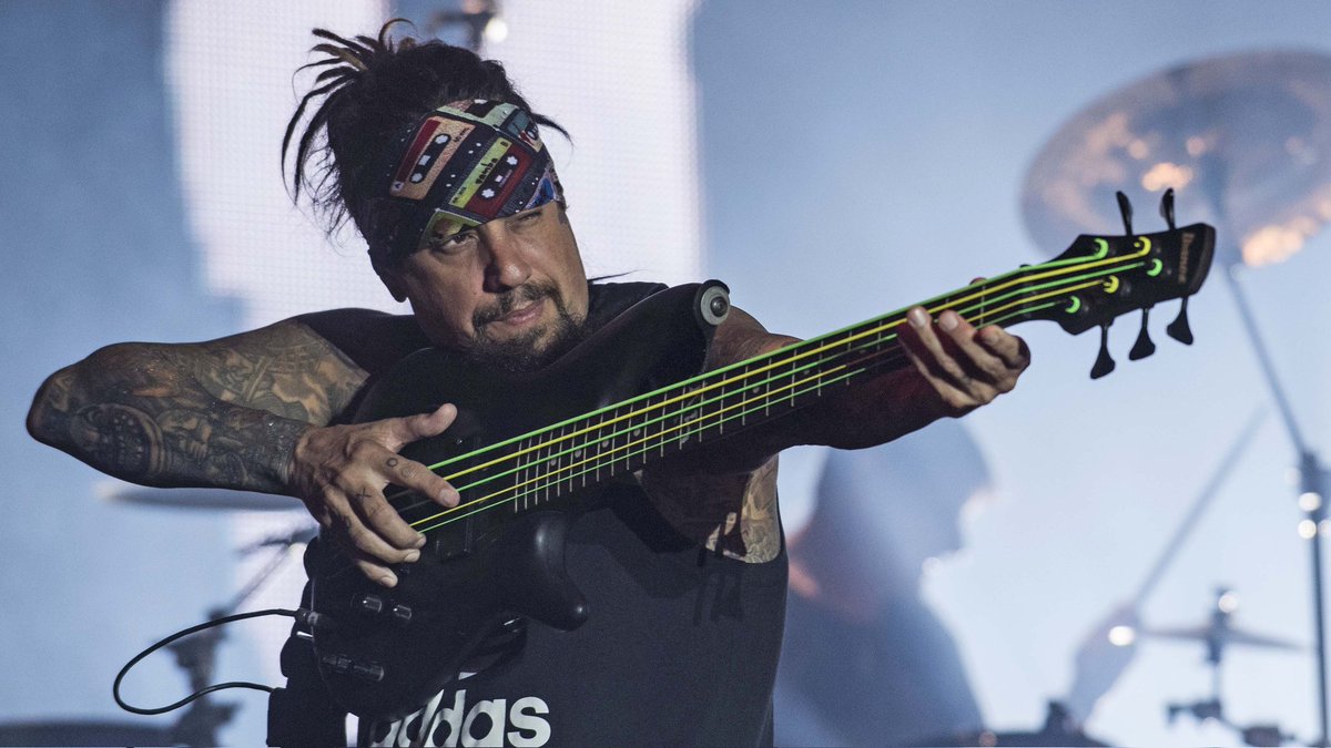 ShrineOfWill's tweet photo. @stone_james1997 https://t.co/bn9ylWMffP
Reginald 'Fieldy' Arvizu #fieldy #bassGod @Korn #KoЯn @STILLWELL_SM #stillwell
#earthquake due to Fieldy bass!
@YouTube #shorts https://t.co/EmyPAh1R3Q