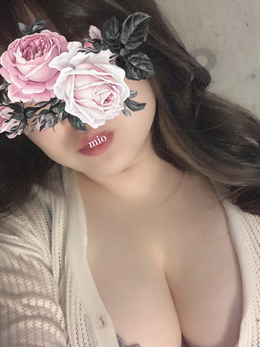 みなさま
いかがお過ごしですか？

今日はどんよりなお天気だね😔
そんな日は、未央タイムで
ゆったりしませんか？💞

今週の未央タイム
10/3❤︎18:00〜22:30
10/5❤︎18:00〜22:30

少ないお時間ですが、お待ちしております🥰

#メンエス大阪