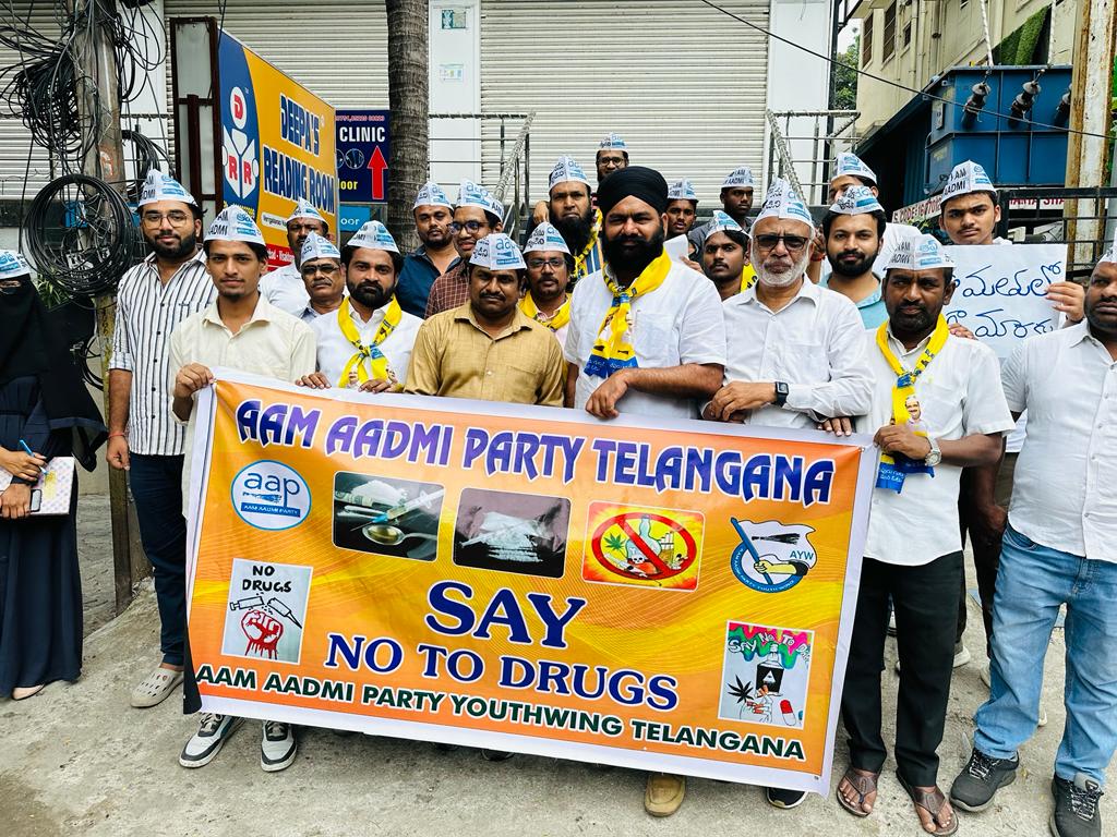 SardarRandheer's tweet photo. Anti-Drug march in @AapHyderabad  Great initiative from my team @AYWTelangana  Sanoj yadav AYW Telangana State Vice President and team.
Sardar Randheer Singh rana 
State youth president AYW Telangana .@attorneybharti @SandeepPathak04 @SanjayAzadSln @AAPTELANGANA @AamAadmiParty https://t.co/qEdMApDtxk