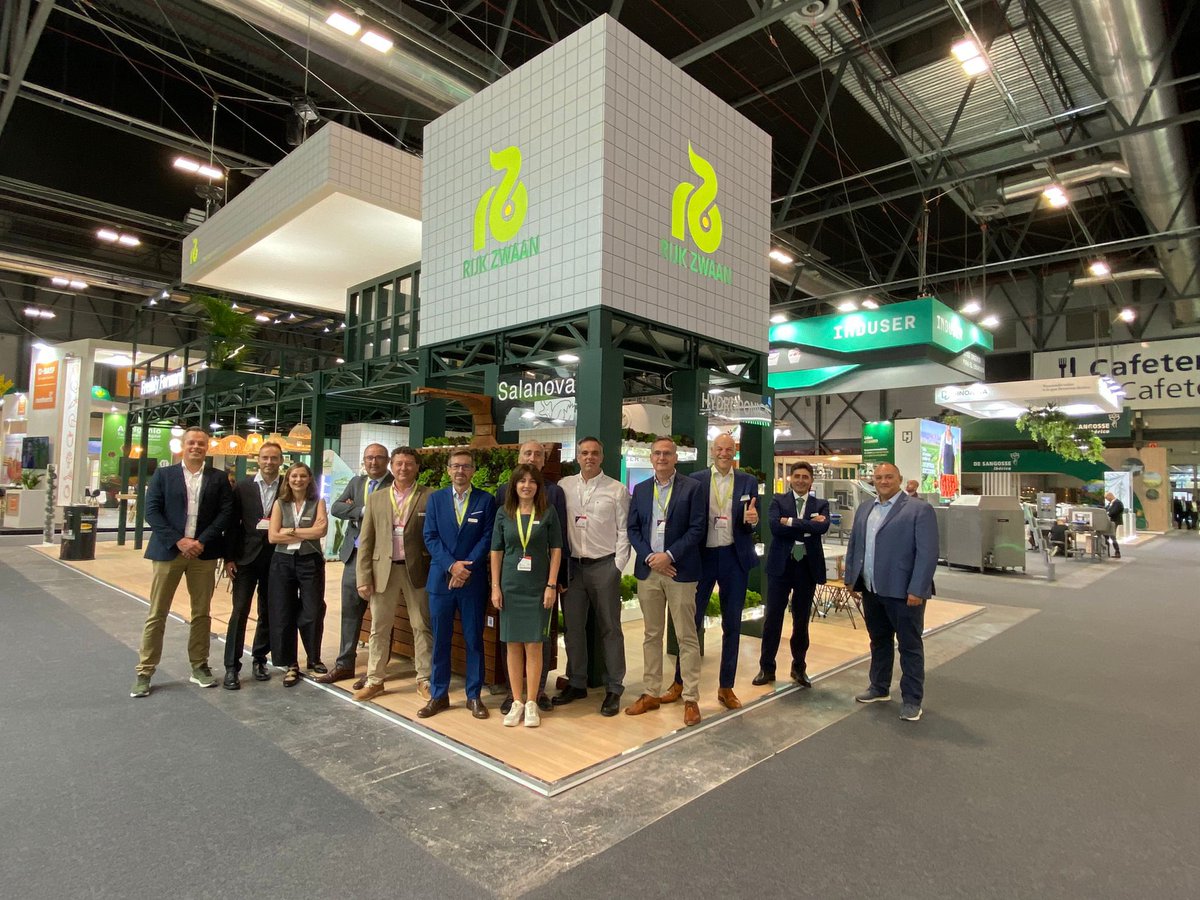JoseLSaiz's tweet photo. Comenzamos #fruitattraction2023 #rijkzwaan #lettuce #salanova #snacklettuce https://t.co/S8DbOkfSCC