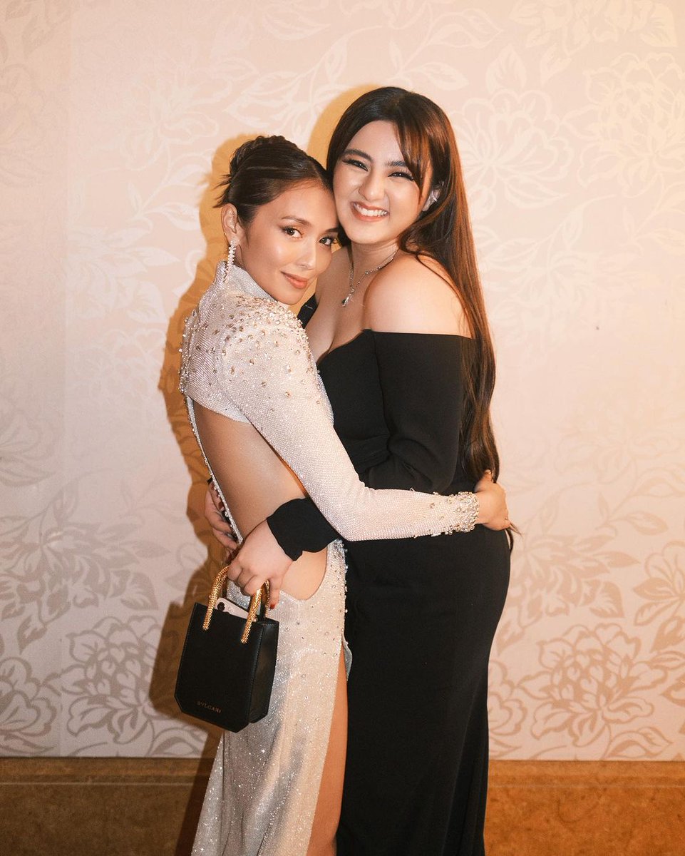 inquirerdotnet's tweet image. CASSY'S 'REAL DATE' 🤍

LOOK: Cassy Legaspi delights her followers with a stunning photo next to her "real date," Kathryn Bernardo, at the #ABSCBNBall2023.

"Actually… I'm [okay] with that," Darren Espanto, Legaspi's partner, quips. | 📸: Legaspi/Instagram