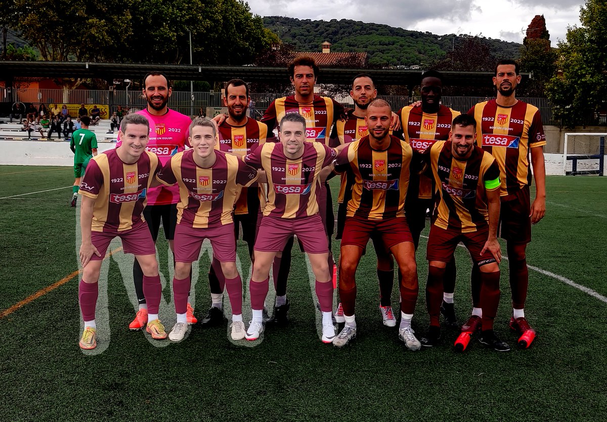 📰 El <a href="/mundodeportivo/">Mundo Deportivo</a> d'avui, es fa ressò dels germans Yustos. Victor, Álvaro i David jugant junts al #FCArgentona 💪🏼
Team Brother.🥰
Gracies amics del <a href="/mundodeportivo/">Mundo Deportivo</a> 
shorturl.at/aGQUV
#Argentona #SomUnEquip #1Cat1 #Futcat