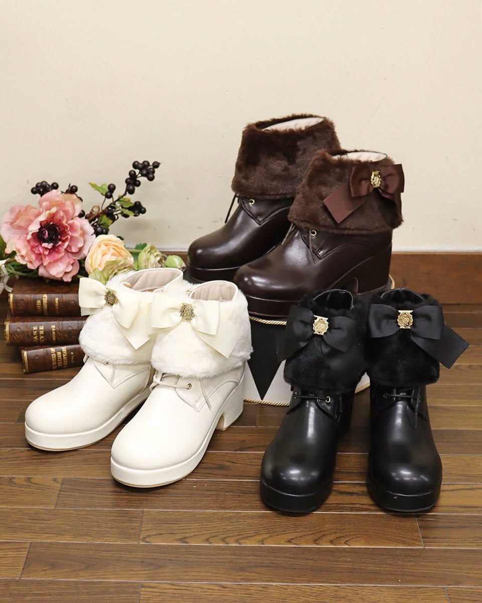 明日10/4(水)販売START📢 🏷️バックルリボンファー付ショートブーツ