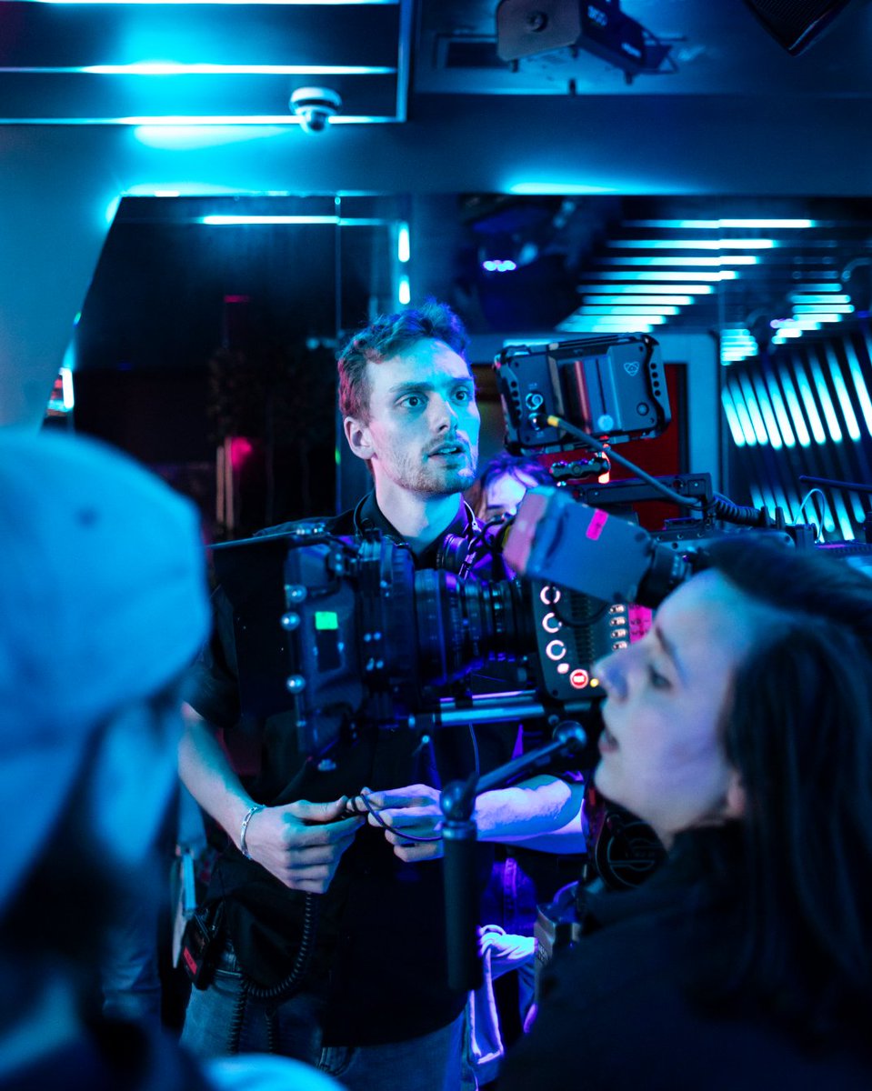 clcf_ecole's tweet photo. Sur le tournage de "Sirène", court-métrage réalisé par Valentin Wiel dans le cadre de la 4ème année réalisation du #CLCF https://t.co/0Lba7debW6