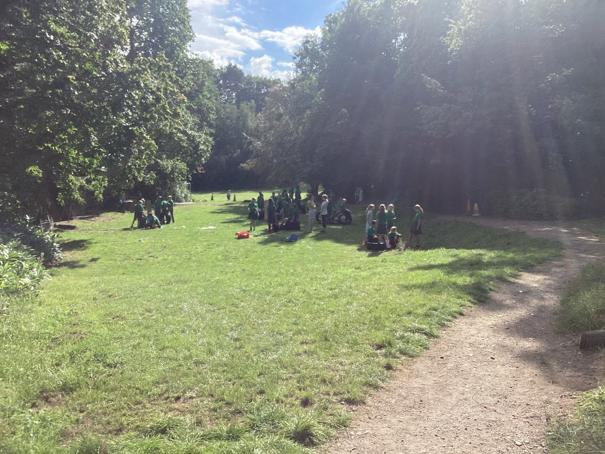 CrawleyRidge's tweet photo. Year 6 enjoyed team building activities in our beautiful school grounds. https://t.co/zMB0O3Jp0G