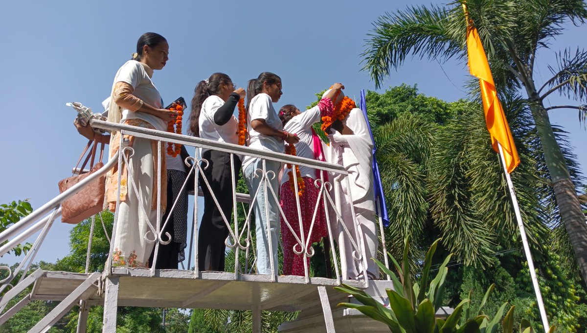 McJalandhar's tweet image. Visit in Company Bagh to celebrate the Gandhiji&apos;s birthday to paying tribute on Gandhiji&apos;s statue Today did duty in Rainak Bazaar  to aware people do not littering anywhere and stop  to use SUP only use cloth bags.#IndianSwachhataLeague #YouthVsGarbage #pmidc #GarbageFreeIndia