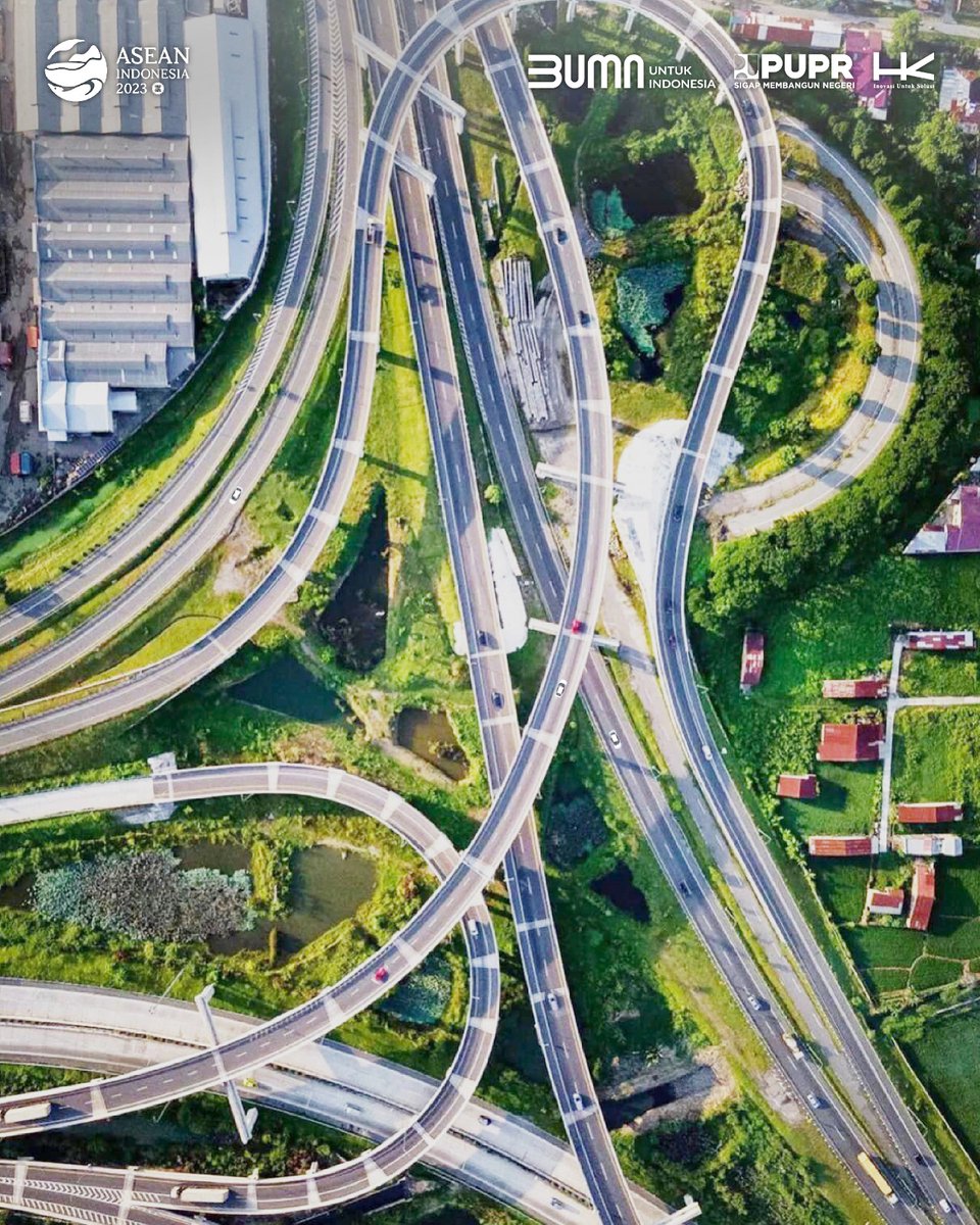 mariaasta81's tweet photo. BUMN Hutama Karya Sukses selalu Berkarya untuk Indonesia, Jalan Tol Trans Sumatera membawa perubahan positif di Sumatera. #JJTS #HutamaKarya #BUMN #HK #TransSumatera #ericktohir #MenteriBUMN #BUMN #BUMNSambungkanIndonesia https://t.co/knrSgKlzqD