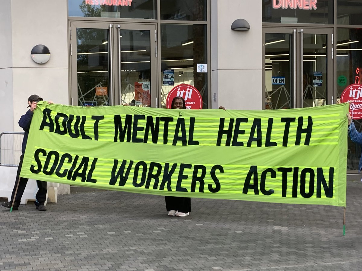 Day Two #BarnetUNISON #BarnetStrikers picket line 

<a href="/unisontheunion/">UNISON - UK's largest union</a> <a href="/unison_glasgow/">Unison Glasgow City</a> <a href="/NorthWestUNISON/">UNISON North West</a> <a href="/UnisonWD/">UNISON West Dunbartonshire</a> <a href="/steviecnorth/">Steve North</a> @NolanLibby 

#FairPay #CostOfLivingCrisis #EnoughIsEnough