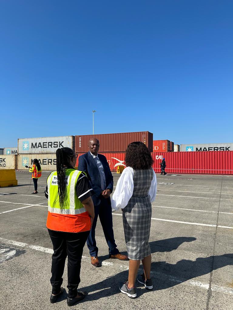 TPT_Transnet's tweet photo. Today we are celebrating our first manganese vessel at the East London Multi-Purpose Terminal(MPT). Our Chief Executive, Mr. Jabu Mdaki, is on site with Newzroom Afrika sharing his insights around this milestone. #TPTAtWork https://t.co/3OFEgeCUn3