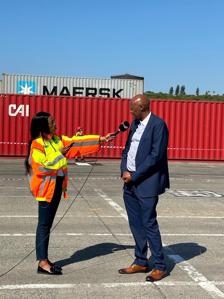 TPT_Transnet's tweet photo. Today we are celebrating our first manganese vessel at the East London Multi-Purpose Terminal(MPT). Our Chief Executive, Mr. Jabu Mdaki, is on site with Newzroom Afrika sharing his insights around this milestone. #TPTAtWork https://t.co/3OFEgeCUn3
