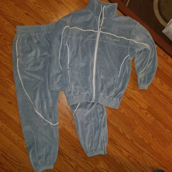 JulianJ241's tweet photo. What I would do for this baby blue Sean John tracksuit man I've never wanted to be in 2005 more than right now https://t.co/pZNzboCuX1