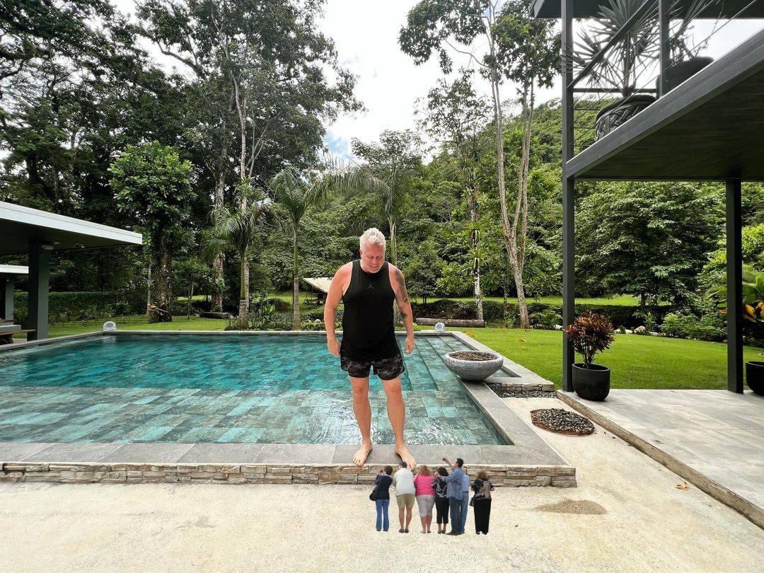 Rich Ross (@richross13) on Twitter photo Feeling rather large! Feeling rather large!