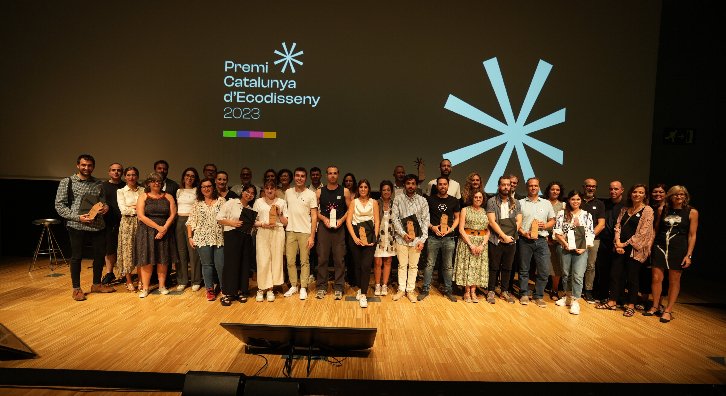 🏅 Guardonats amb el Premi Catalunya d'#Ecodisseny!

✅ El projecte premiat és el 'Veluga', un sistema de defensa d’amarratge al moll creat per la startup <a href="/port_3d/">3D Port</a> fruit de la col·laboració entre <a href="/barcelonactiva/">Barcelona Activa</a> i el #PortdeBarcelona.  

L'enhorabona pel disseny, @ElisavaBCN! 👏