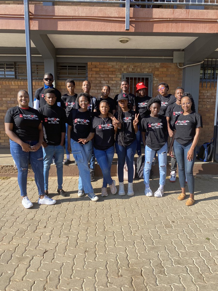 GirlCode_za's tweet image. We are super excited for today!!! A big thank you to @GEN22OnSloane 

#GirlCoderClub