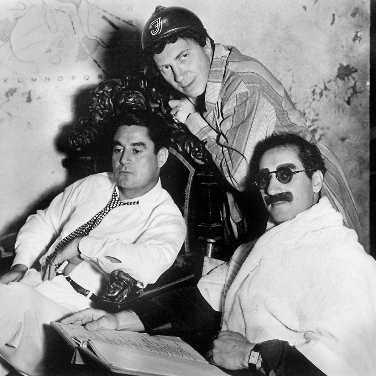 Director #LeoMcCarey with Groucho and Chico Marx on the set of 'Duck Soup', (1933). 📣🎬🎞️📽️ #FilmTwitter #ClassicMovies #TCMParty #OnThisDay