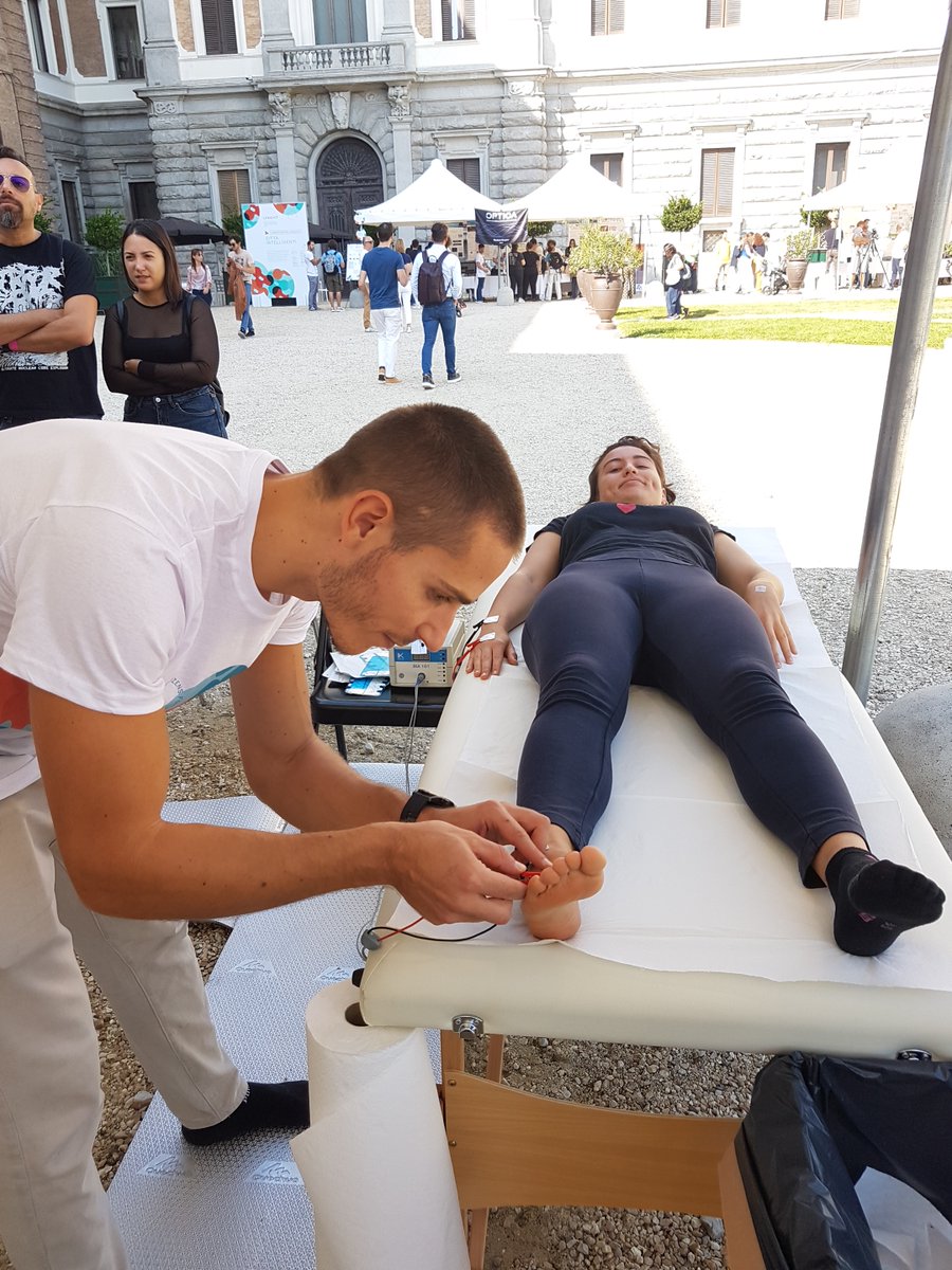 dbiosunito's tweet image. UNIGHT 2023 - &quot;VALUTI_AMO_CI IN SALUTE!&quot;. I ricercatori hanno &quot;misurato&quot; la salute del pubblico e fornito consigli per migliorare abitudini di vita e alimentazione.

#UNIGHTproject #united4research #notteeuropeadeiricercatori #MSCAnight #EuropeanResearchersNight