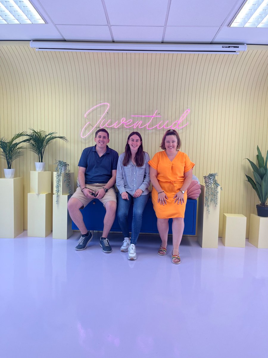 🗣️ Con la directora del IAJ, Cristina Navarro, transmitiendo las inquietudes de los jóvenes y la importancia de potenciar el asociacionismo juvenil.

🥰 Desde aquí agradecer a la directora su disposición, atención y cercanía.

#ROLDE #IAJ #Jóvenes #Futuro