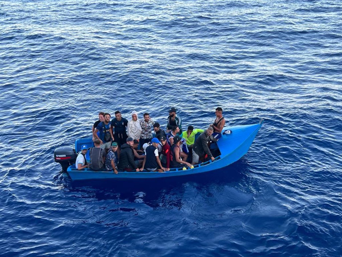 CaritasItaliana's tweet photo. #3ottobre, Giornata nazionale in memoria delle vittime dell'immigrazione. Don Pagniello (Direttore): «Non semplice commemorazione, ma impegno a lavorare insieme per costruire vie di ingresso dignitose e sicure». #corridoiumanitari #migranti @santegidionews @Medhope_FCEI https://t.co/h8atWxv8oH