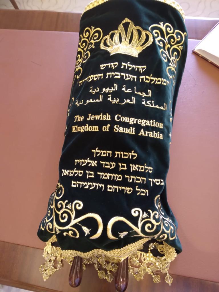 AmichaiStein1's tweet photo. Saudi Arabia: Israeli communication minister celebrating the Jewish Holiday of Sukkot, and reading the Torah in Riyadh https://t.co/3TGlG6R8P1