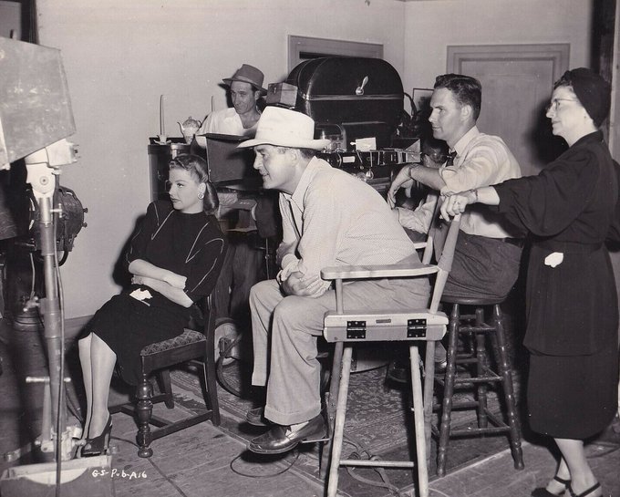 Ann Sheridan and director #LeoMcCarey on the set of 'Good Sam', (1948). 📣🎬🎞️📽️ #FilmTwitter #ClassicMovies #TCMParty #OnThisDay