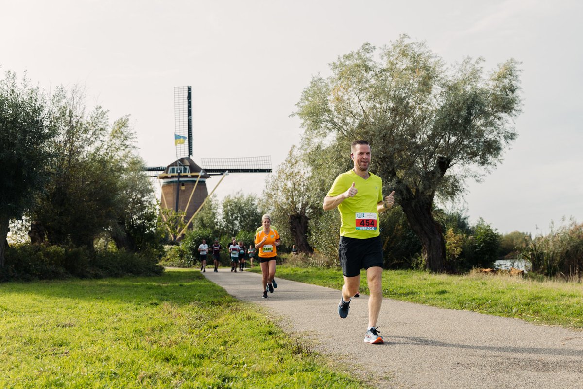 SupCasper's tweet image. Beleef de unieke stratenloop door Hillegersberg tijdens de Bergse Plasloop, zondag 8 oktober! Ontdek de prachtige route langs de Rotte en de Bergse Voorplas. Schrijf je nu in en steun met jouw deelname #SupportCasper 👉 srln.nl/hci2y #BergsePlasloop #BPL2023