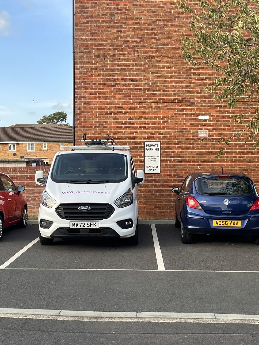 bengregs17's tweet photo. Ironic this photo @vivo_uk and itβs only been there around 2 weeks ππ #TopGrafters #NeverShowUp https://t.co/PdSttvEsQY