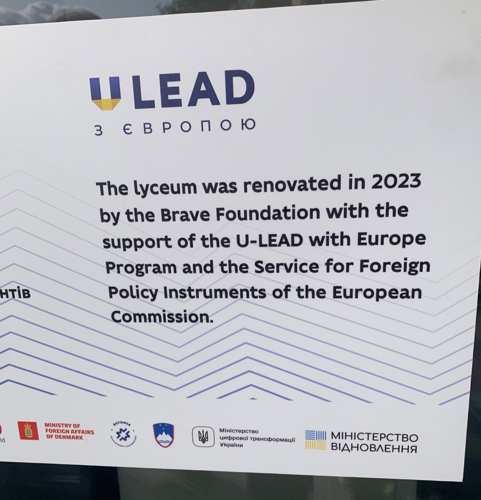 pmwBxl's tweet photo. Giving a school back to its community, bringing kids back to school - happy for @EU_FPI 🇪🇺 to provide funding to @ULEADwithEurope & partners in #Ivankiv 🇺🇦. Creativity, solidarity and impressively committed and courageous people are making the difference 🦾 https://t.co/Si9aMgDEeo
