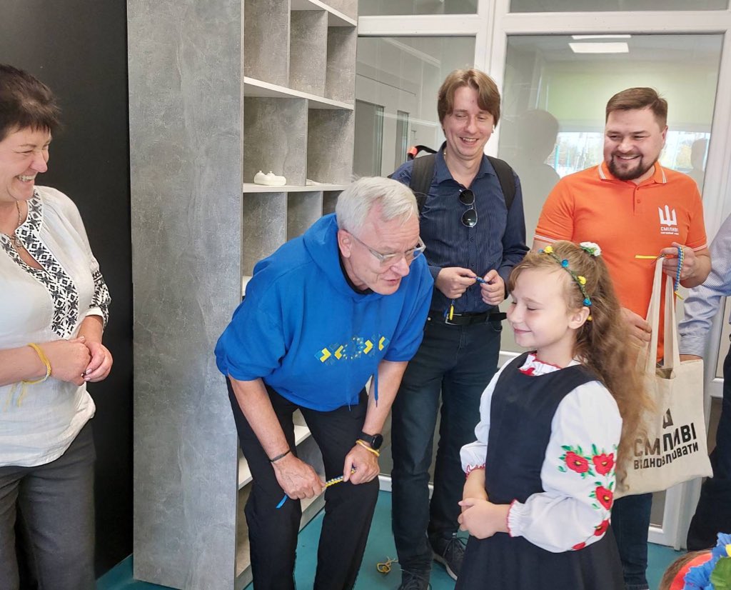 pmwBxl's tweet photo. Giving a school back to its community, bringing kids back to school - happy for @EU_FPI 🇪🇺 to provide funding to @ULEADwithEurope & partners in #Ivankiv 🇺🇦. Creativity, solidarity and impressively committed and courageous people are making the difference 🦾 https://t.co/Si9aMgDEeo