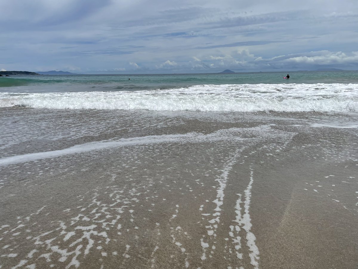 久しぶりの投稿(^^) 
夏は野生に帰ってたので、小麦色になりました。狙い目の9月は海水温は28℃！まだまだ10月も暖かそう！
スタジオも1ヶ月半位ぶり〜でしたが声が出る！何事も地道に続けて行こう。
筋トレもキックボクシングも、この先動ける為に💪🔥U