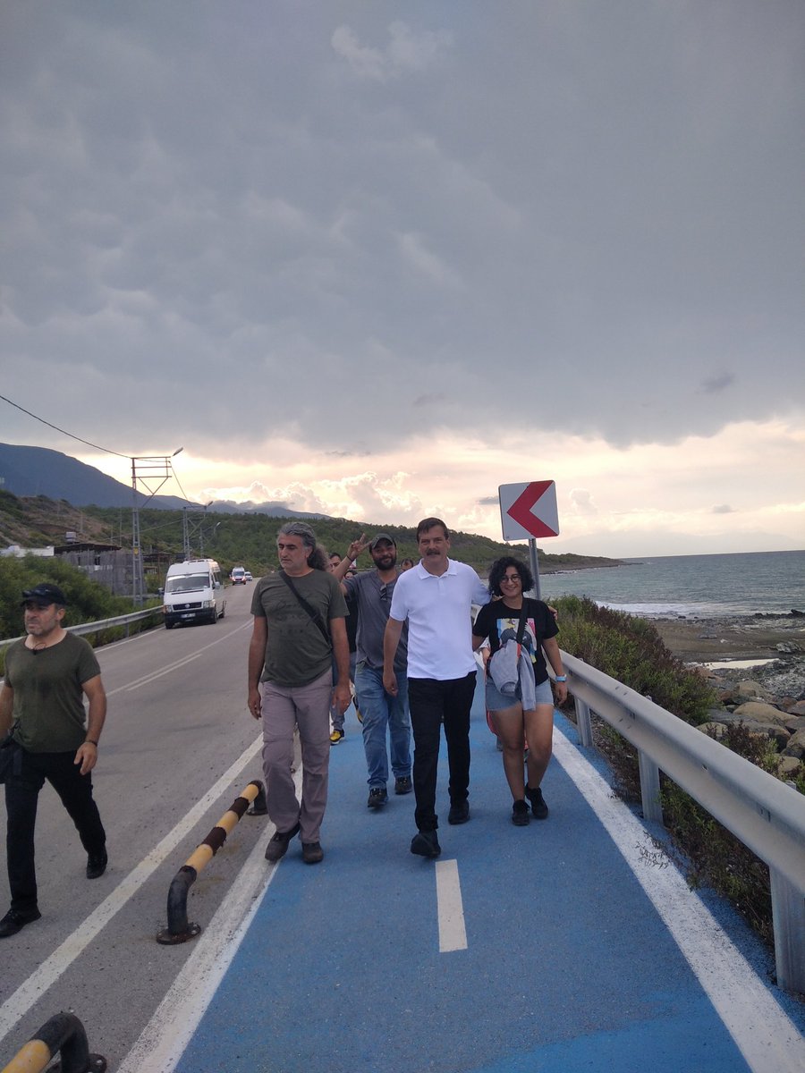 Özgürlük Yürüyüşünün 3.günü 1.saati. Deprem sonrası Hatay'da yapılanlar ve yapılmayanlar için yürüyoruz. Arsuz Kale köydeyiz.