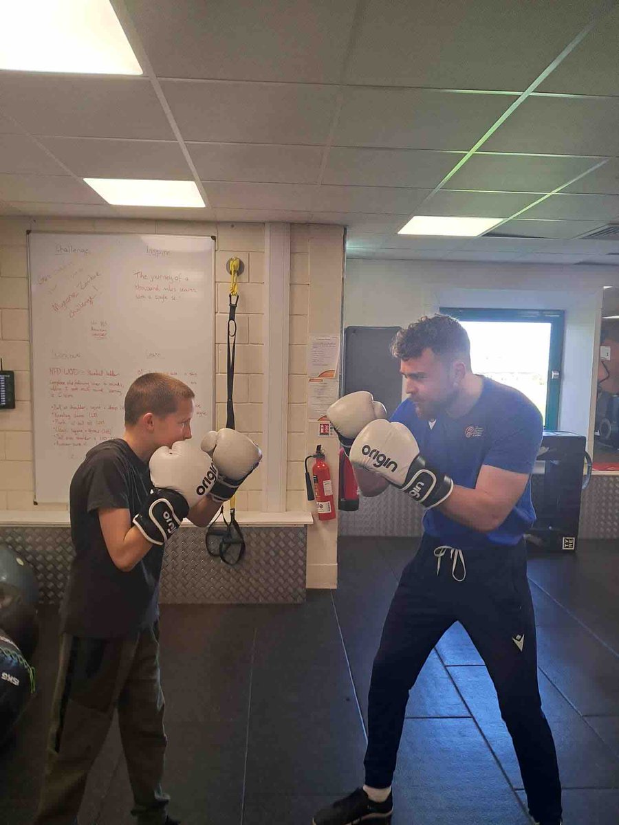 Spartans_CF's tweet photo. Our Alternative School writer in residence @tufferbarkley, who is funded by @edbookfest, uses the @Ed_Leisure gym facilities next door to help students work out while chatting about creative ideas. #creativeaction #hereforgood https://t.co/d2Yj5EFPdf