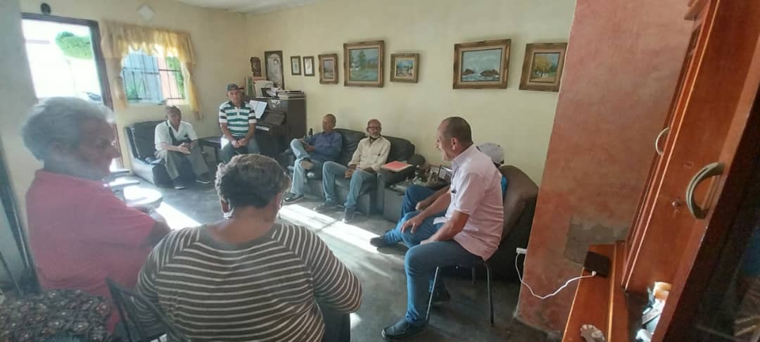 ValmRPoliti1983's tweet photo. Las distintas Secretarías del Valmore no pierden el norte, aquí cada Compañero del @CEMValmoreRVale siguen las líneas de acción para lograr la construcción de la Gran Venezuela que es el anhelo de todos los ciudadanos con el Líder y próximo Presidente de Venezuela @prospericarlos https://t.co/YaSB2LQ6Yl