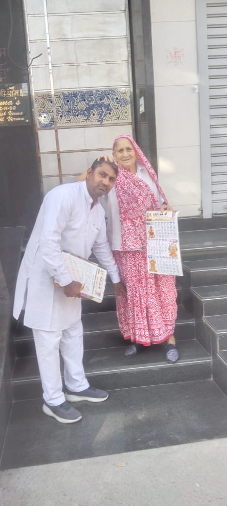 NaveenDagar_Bjp's tweet photo. #Day128
#जन_समर्थन_अभियान
#नजफ़गढ़_विधानसभा_35
#एक_परिवार_एक_हस्ताक्षर
आज नजफ़गढ़ विधानसभा के #O_Block व #R_Block (#New_Roshan_Pura) क्षेत्र में राजनैतिक बदलाव, नजफ़गढ़ की उन्नति व हर जन की सुरक्षा और सम्मान के लिए #जन_समर्थन_अभियान चलाया व समर्थन में सम्मानित निवासियों के हस्ताक्षर प्राप्त किए।हम सभी पर परमात्मा का आशीर्वाद सैदव बना रहे।आप सभी अपना साथ,सहयोग और आशीर्वाद बनाए रखे।हम सब मिलकर नजफ़गढ़ का एक नया अध्याय लिखेगे।
@narendramodi @AmitShah @JPNadda @blsanthosh @byadavbjp @PandaJay @PavanRanaRSS @Virend_Sachdeva @p_sahibsingh @BJP4Delhi