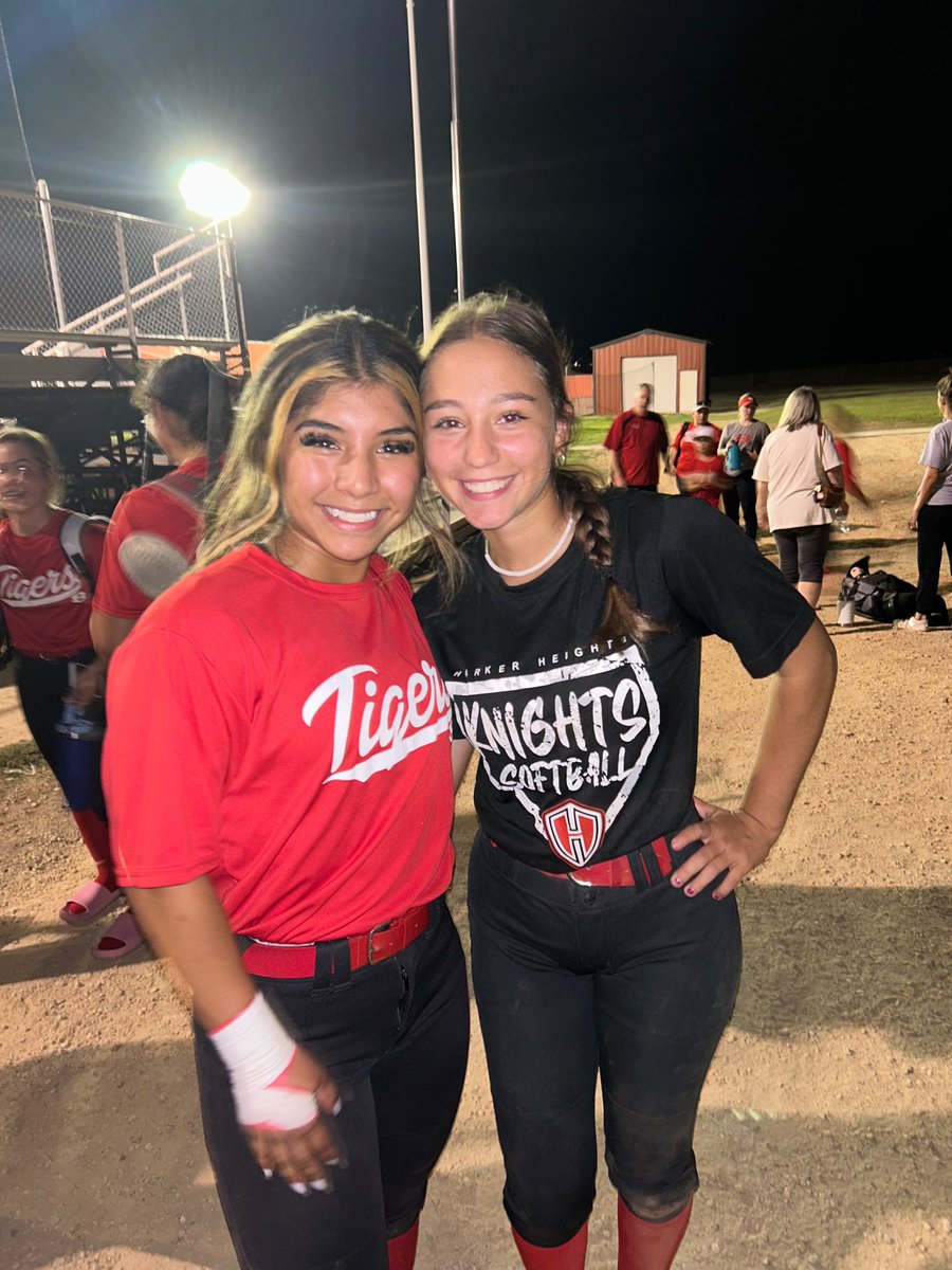 I had great time playing against one of my PF teammates! Also, AMAZING team win over Harker Heights 7-1 !!!#BOE
<a href="/BHSLTSoftball/">Tiger Softball</a> @ProformA_E_Gold <a href="/BeltonTigerABC/">Belton Tigers Athletic Booster Club</a> <a href="/BeltonISDAth/">Belton ISD Athletics</a> <a href="/TVCCSoftball/">TVCC SOFTBALL</a> <a href="/CoachMariaWinn/">🥎CW🥎</a> <a href="/KelseyBernhardt/">Kelsey Bernhardt</a> <a href="/LuisSalas_3/">Luis Salas</a>