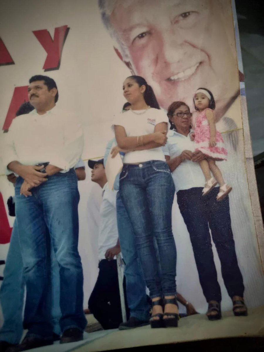 TabascoJavier's tweet photo. Agradezco a mi amiga y compañera de mil batallas Elidé Ulín Torres, de #Comalcalco, esta foto de cuando empezamos a construir #Morena. Los años pasan, pero las convicciones siguen más firmes. #OrgulloMorena https://t.co/kPABavzVPv