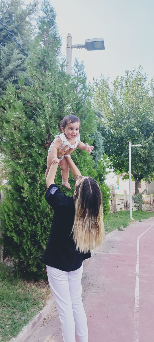 YarenDaver's tweet photo. bize bırakılan sadece soguk bir mezar tası ablam icin adalet istiyoruz sesimize ses olun !! #buseicinadaletistiyoruz https://t.co/L2rL9bRMeo