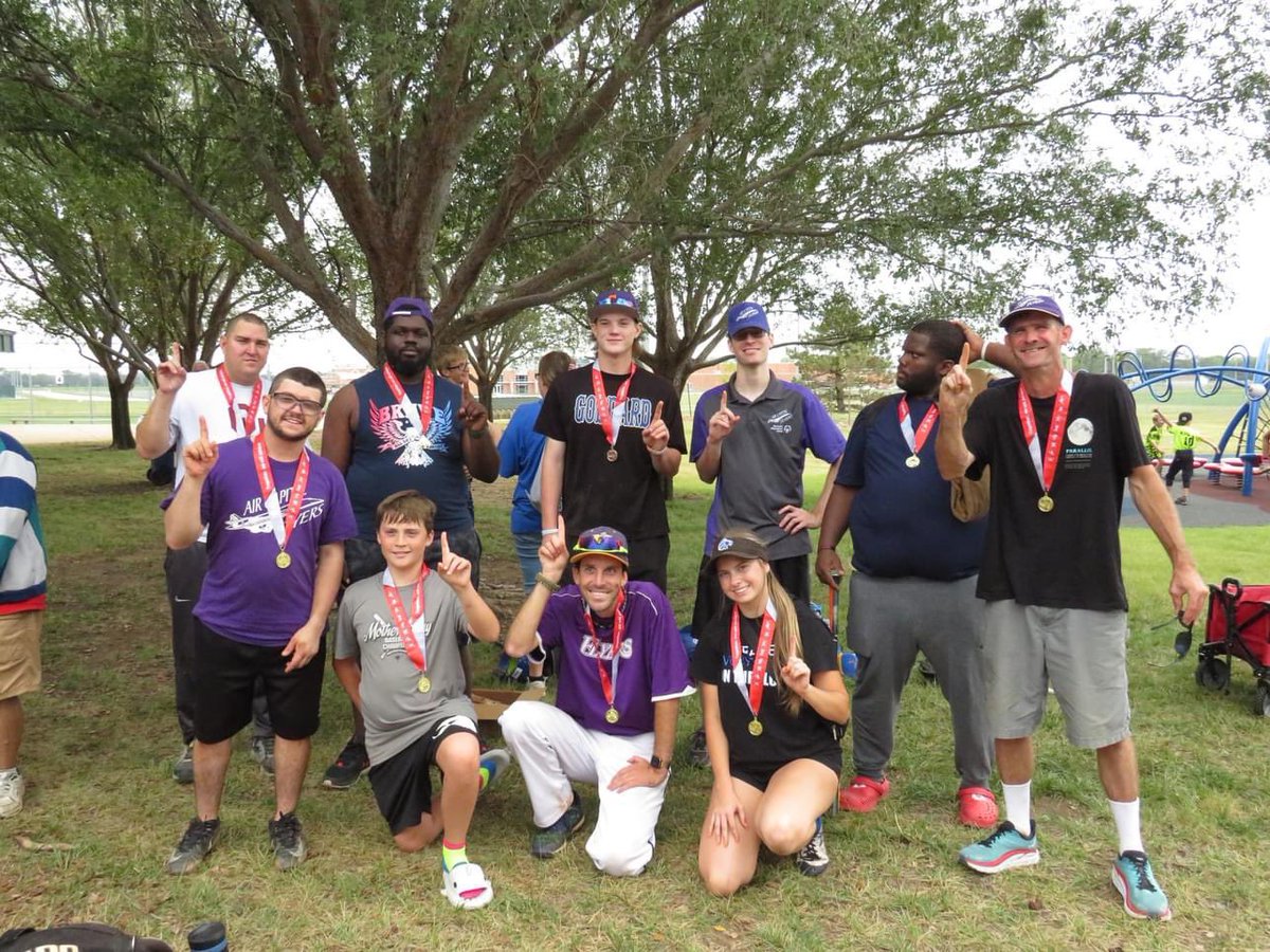 sadie_bowyer's tweet photo. Had so much fun playing with the Air Capital Flyers Unified Special Olympic Softball team! Practicing and playing with these athletes for the past month has been a blast. REGIONAL and STATE CHAMPS!🥇 https://t.co/9SDamlNyHL