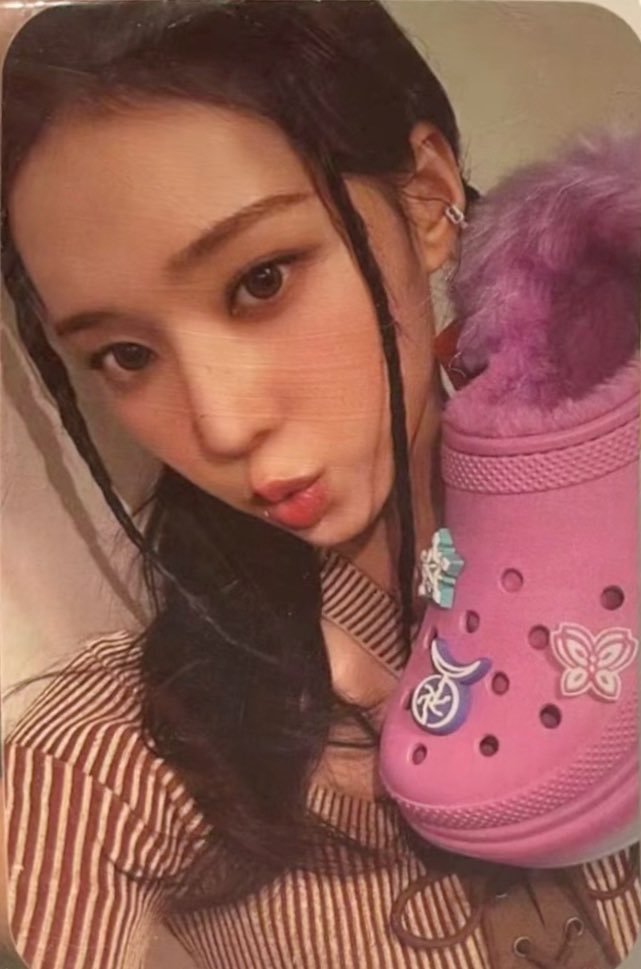 aespapcs's tweet photo. [preview] 에스파  x CROCS
aespa x crocs 
exclusive photocard 

⭐️ 닝닝 지젤 윈터
 NINGNING GISELLE WINTER 

*collaboration out by 4th October ! https://t.co/WnyEtktYBK