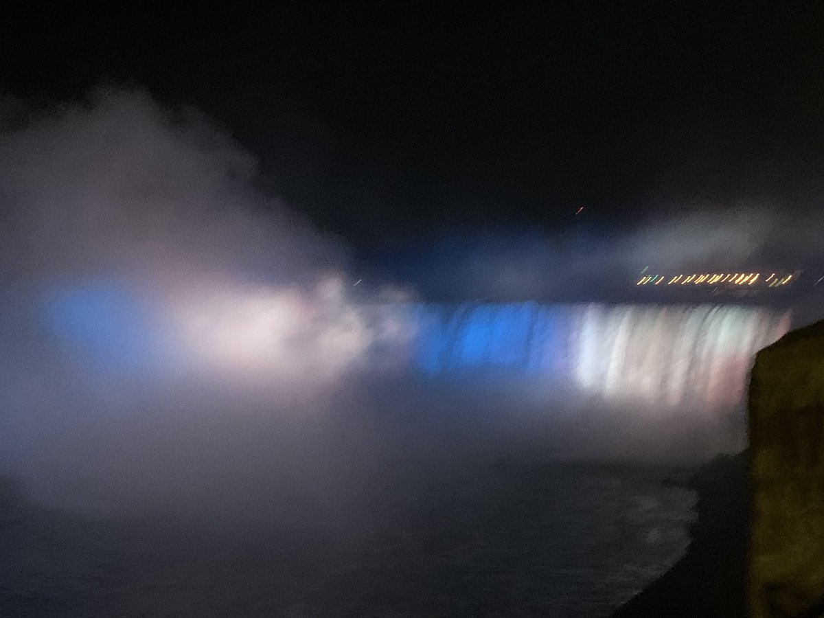musicfansandy's tweet photo. @KKiermaier39 Niagara Falls lit it up blue &amp; white tonight in honour of the Toronto Blue Jays getting into the AL Wild Card Playoffs!  Congrats!  #NextLevel https://t.co/2CnOlCgI7U